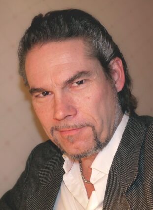 Petri Lindroos, bass